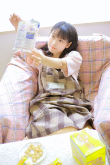 美女和帅哥接触
